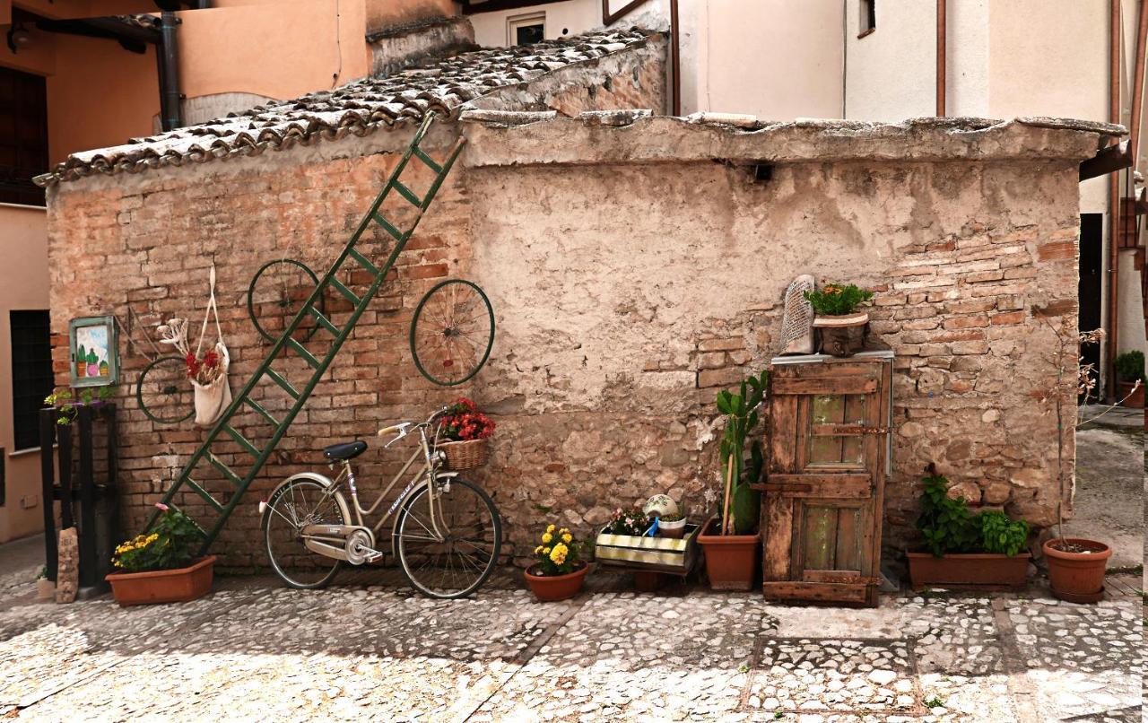 Torre Della Botonta Bed & Breakfast Castel Ritaldi Luaran gambar