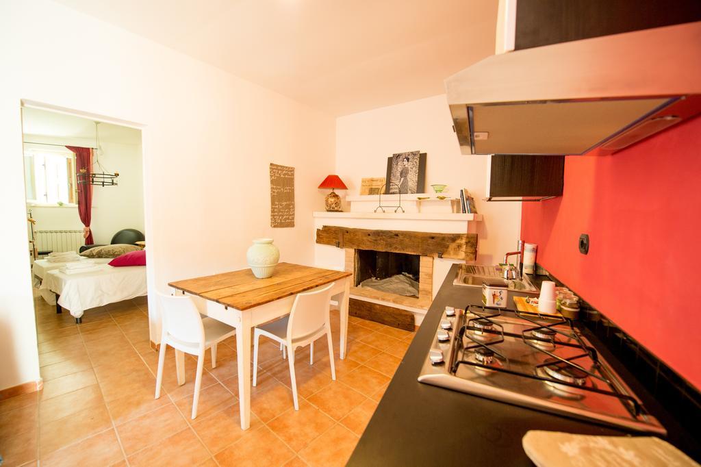 Torre Della Botonta Bed & Breakfast Castel Ritaldi Bilik gambar