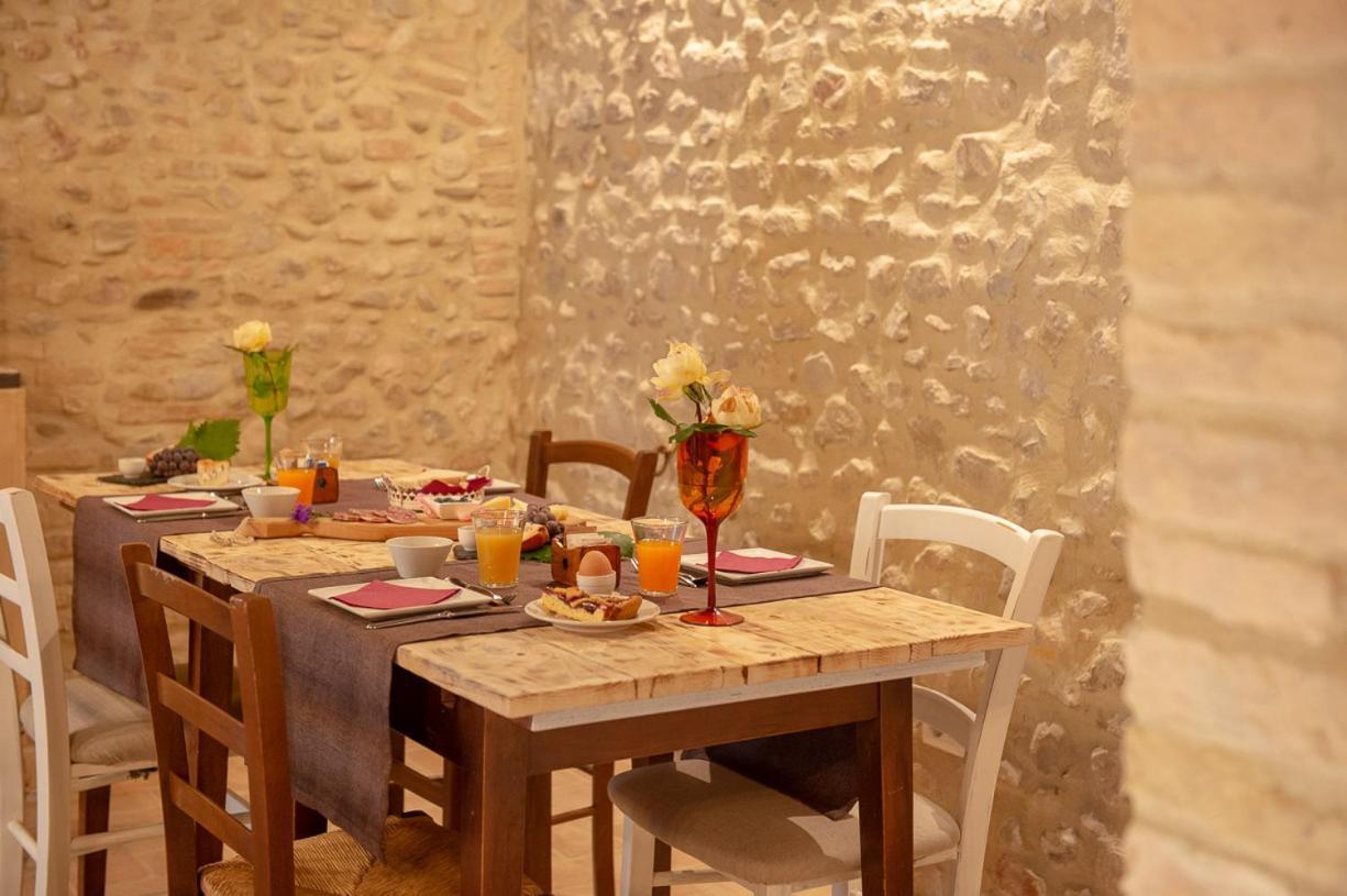 Torre Della Botonta Bed & Breakfast Castel Ritaldi Luaran gambar