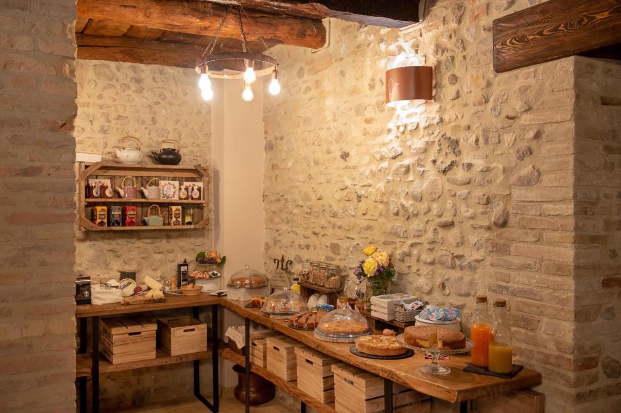 Torre Della Botonta Bed & Breakfast Castel Ritaldi Luaran gambar