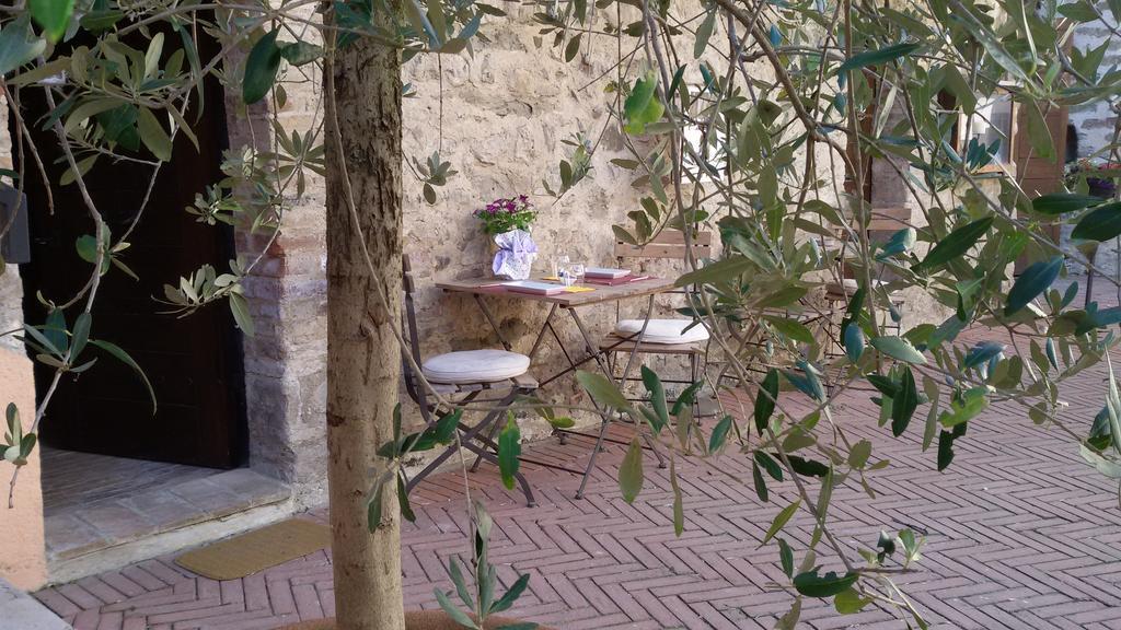 Torre Della Botonta Bed & Breakfast Castel Ritaldi Luaran gambar
