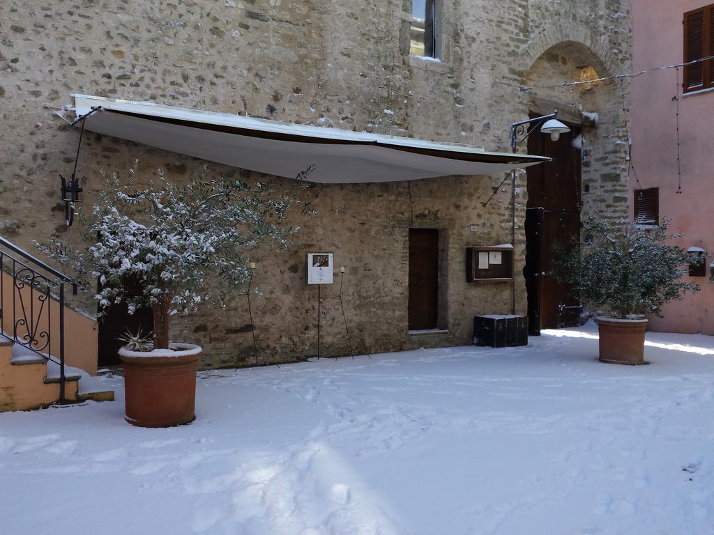 Torre Della Botonta Bed & Breakfast Castel Ritaldi Luaran gambar