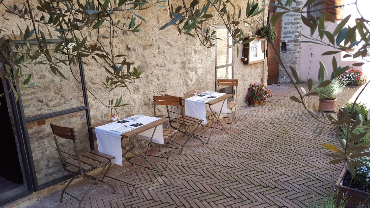 Torre Della Botonta Bed & Breakfast Castel Ritaldi Luaran gambar